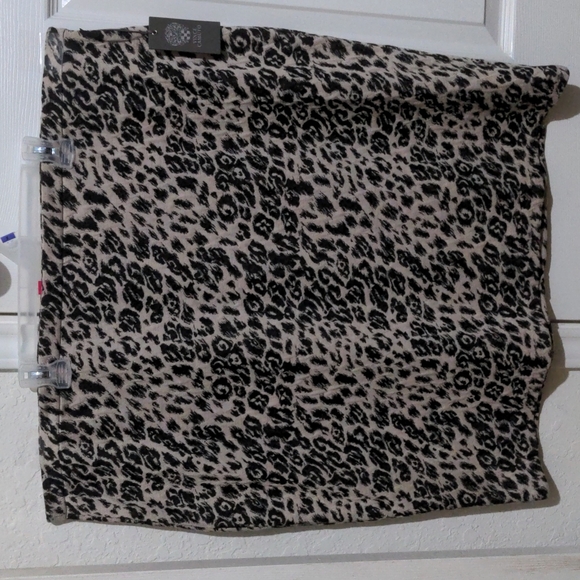 Vince Camuto Dresses & Skirts - Vince Camuto Women's Plus Size Cheetah Print Skirt. Size 3X NWT